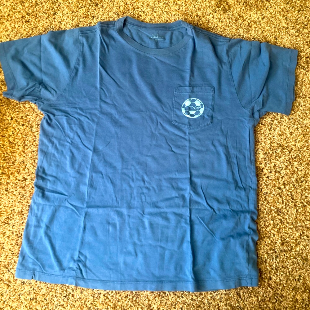 Vineyard Vines soccer logo t shirt